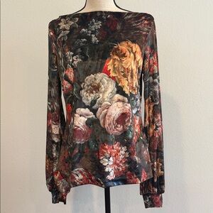 Elegant Floral Print Blouse with Long Sleeves